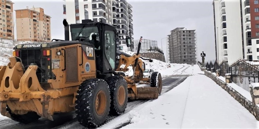 Battalgazi’de karla mücadele yoğun mücadele