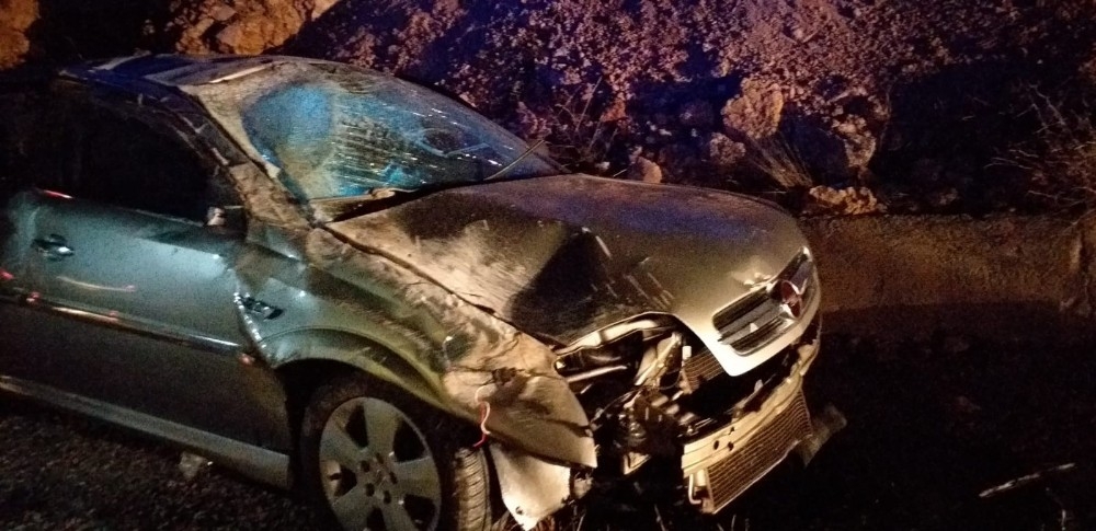 Darende’de otomobil yoldan çıktı: 3 yaralı