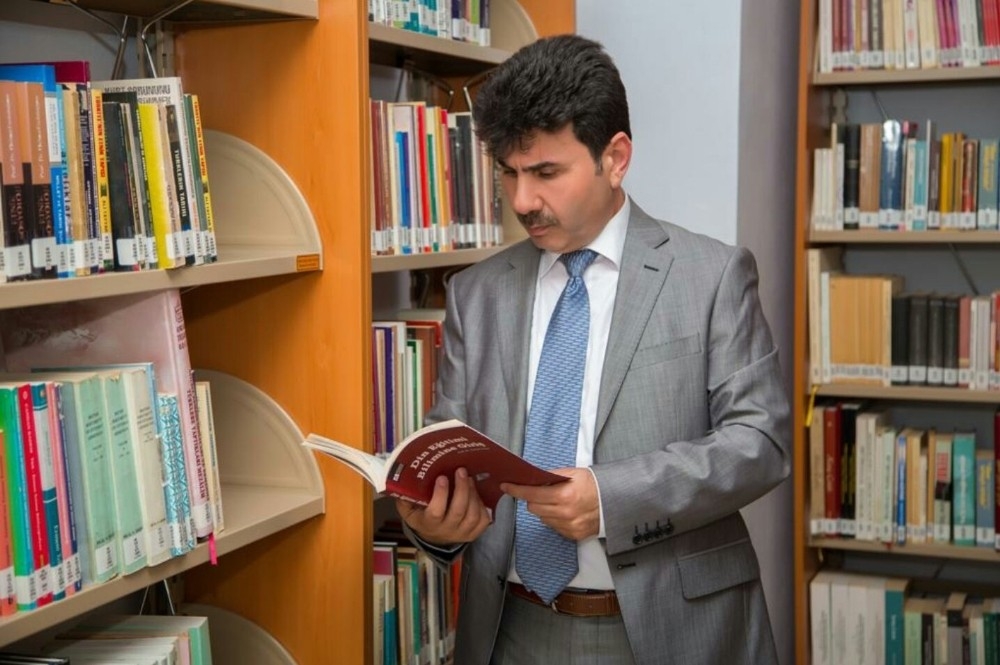 Kitap okuma etkinliğine Rektör Karacoşkun’da katıldı