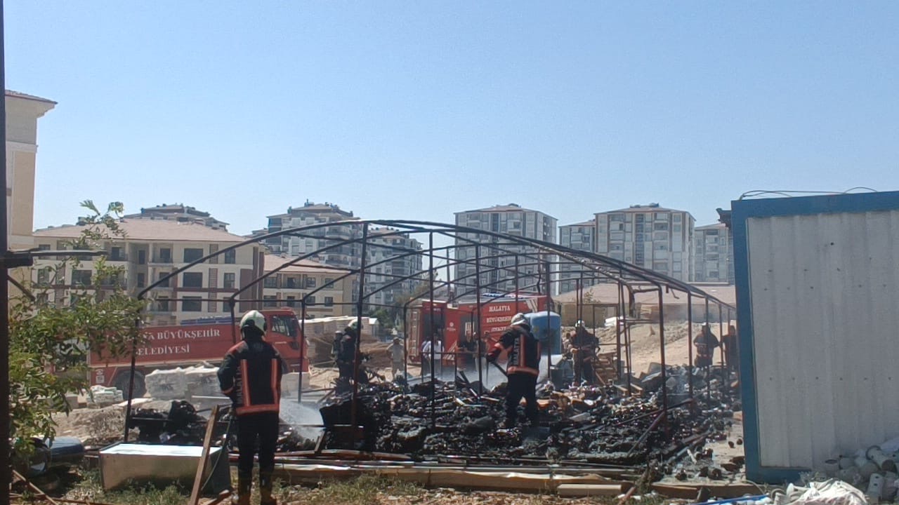 TOKİ Şantiyesinde Depo Yangını