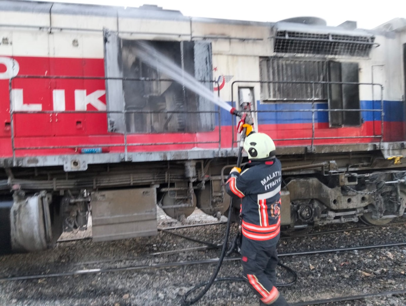 TCDD Lokomotifinde Çıkan Yangın Korkuttu