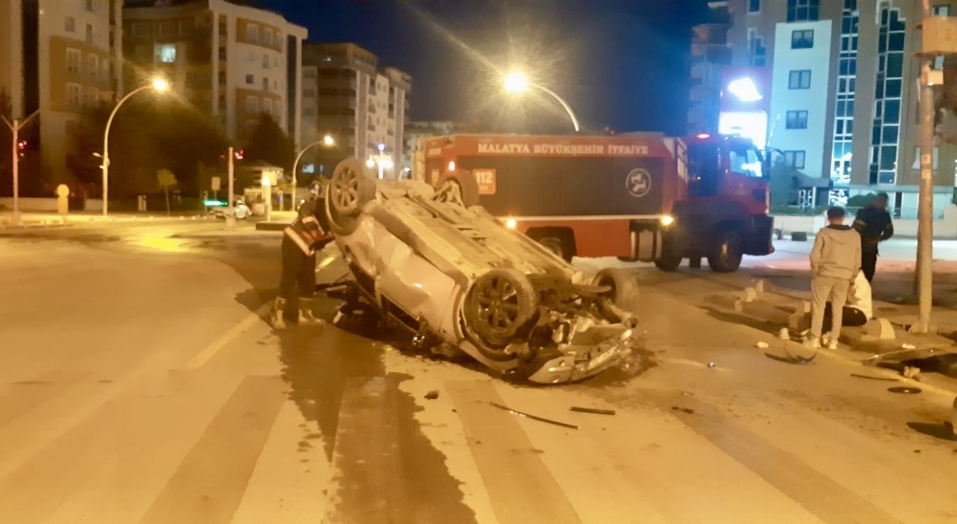 Fahri Kayahan Bulvarı’nda Trafik Kazası: 2 Yaralı