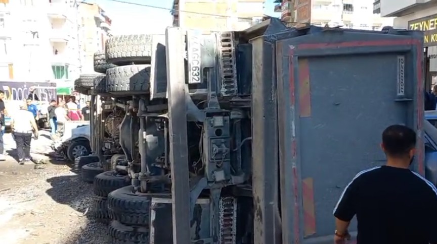 Paşaköşkü'nde hafriyat kamyonu ortalığı savaş alanına çevirdi