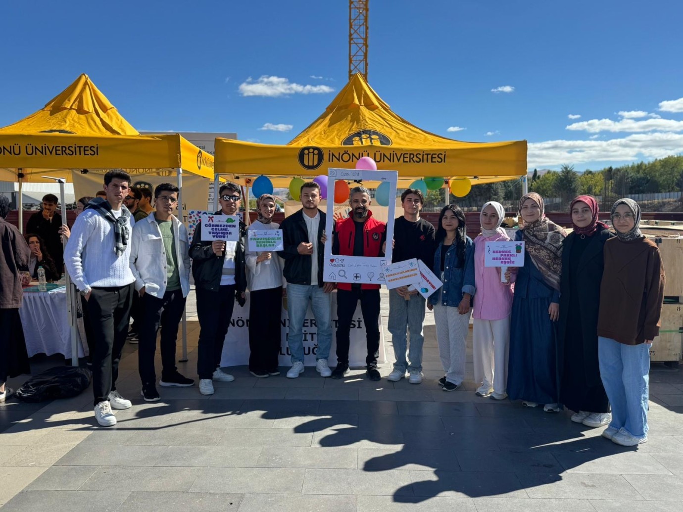 Üniversite Öğrencileri Yakın Markajda