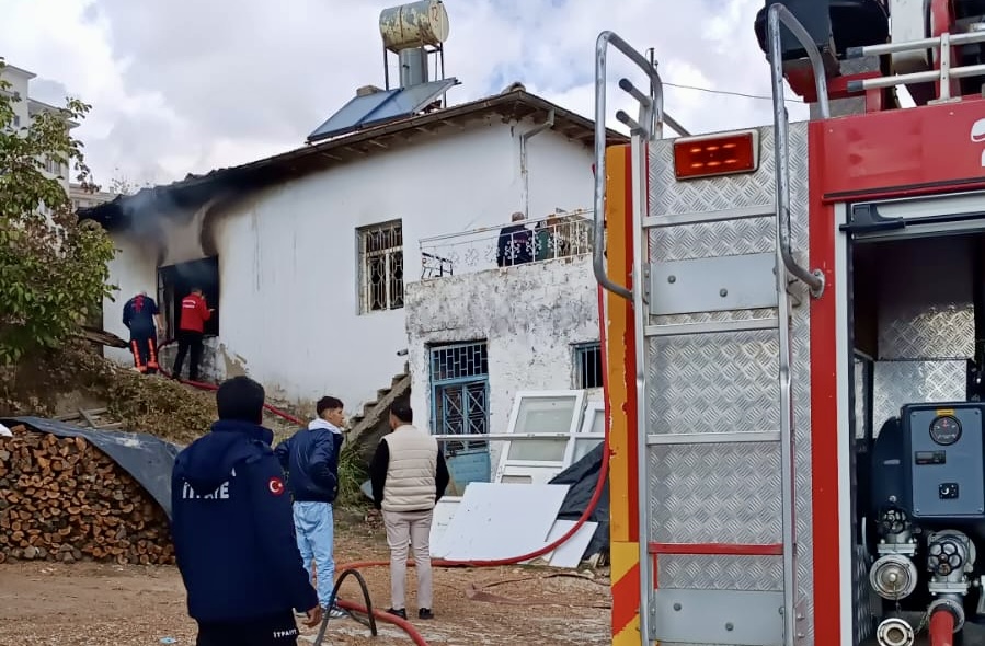Akçadağ’da Ev Yangını