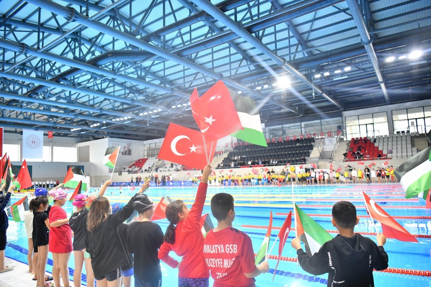 Malatya’da Sporcular Gazze İçin Kulaç Attı: Umuda ve Vicdana Yolculuk