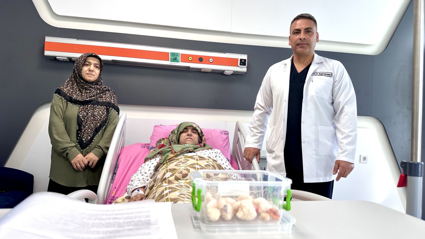 Dizinden 24 Taşlaşmış Tümör Çıktı