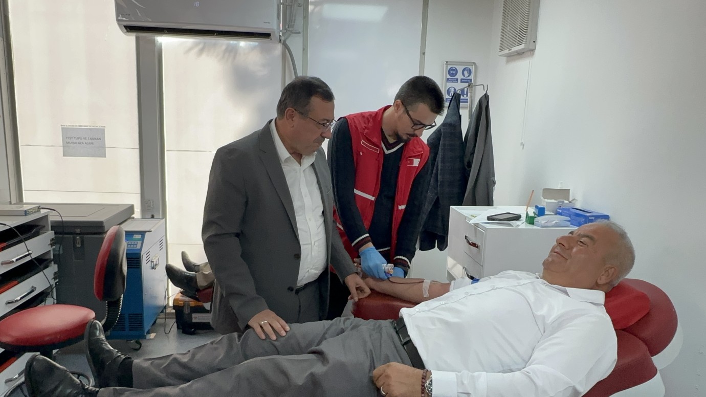 AK Parti Malatya Teşkilatı’ndan Kızılay Haftasına Anlamlı Destek