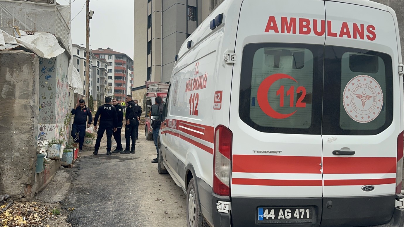 Malatya’da Suriyeli Aileye Ulaşılamadı: Ekipler Kapıyı Kırarak Eve Girdi, Belirsizlik Sürüyor