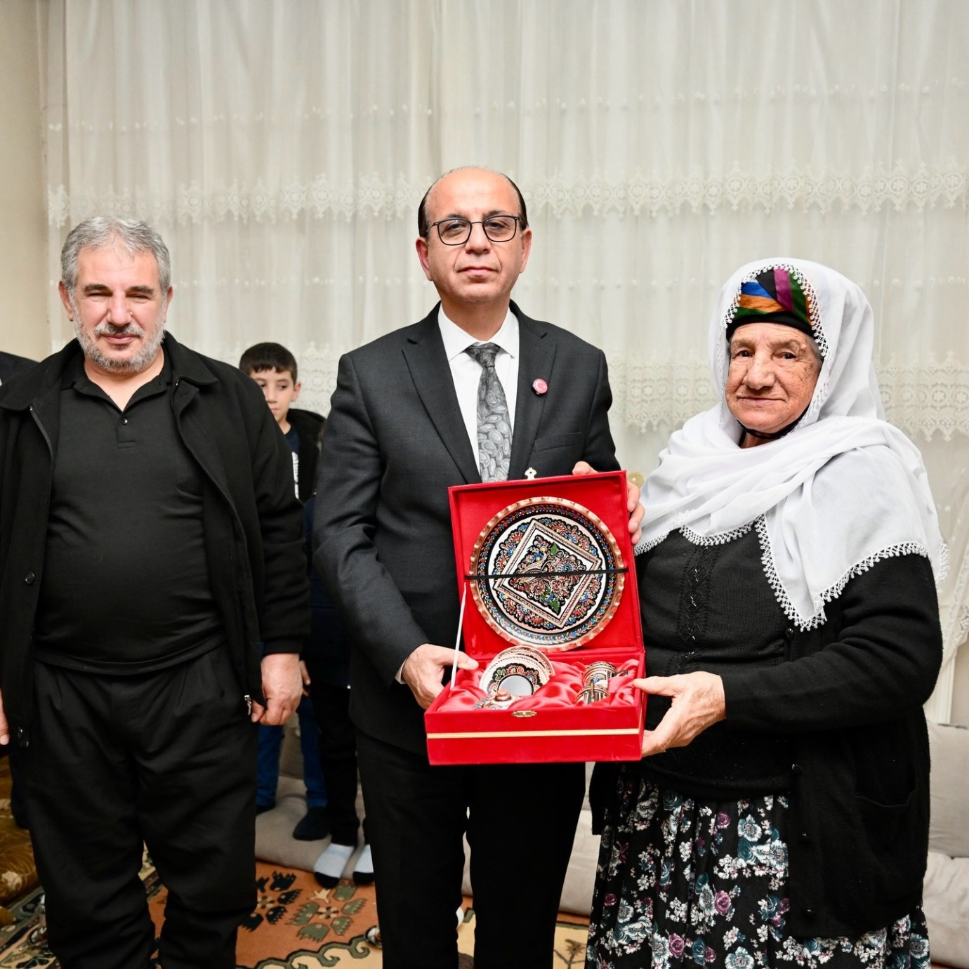 Başkan Geçit’ten Dört Kuşağın Bir Arada Yaşadığı Aileye Anlamlı Ziyaret