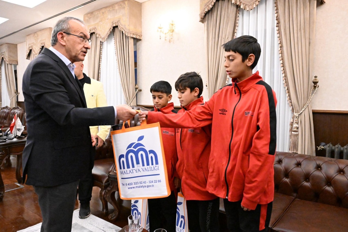 Milli Takıma Davet Edilen Hokeycilerden Vali Serdar Yavuz’a Ziyaret