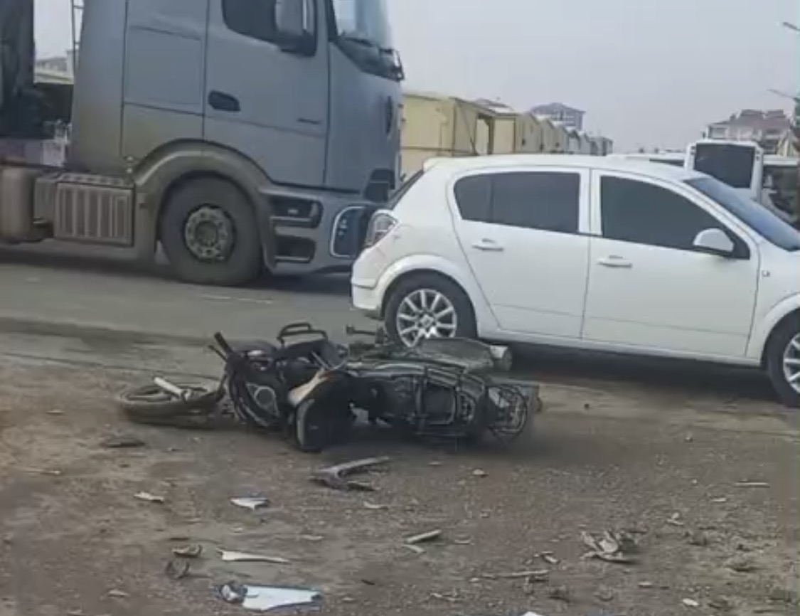 Otomobil İle Motosiklet Çarpıştı: Sürücü Ağır Yaralandı