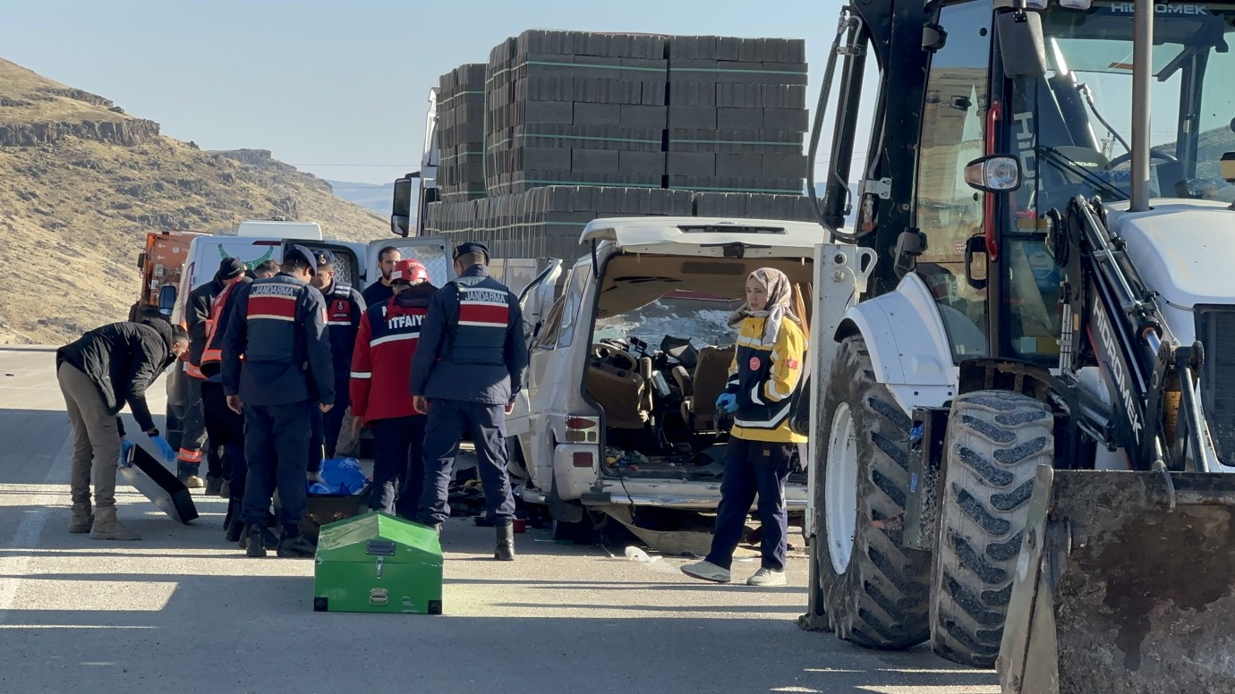 Malatya-Kayseri Karayolunda Feci Kaza: 3 Kişi Hayatını Kaybetti