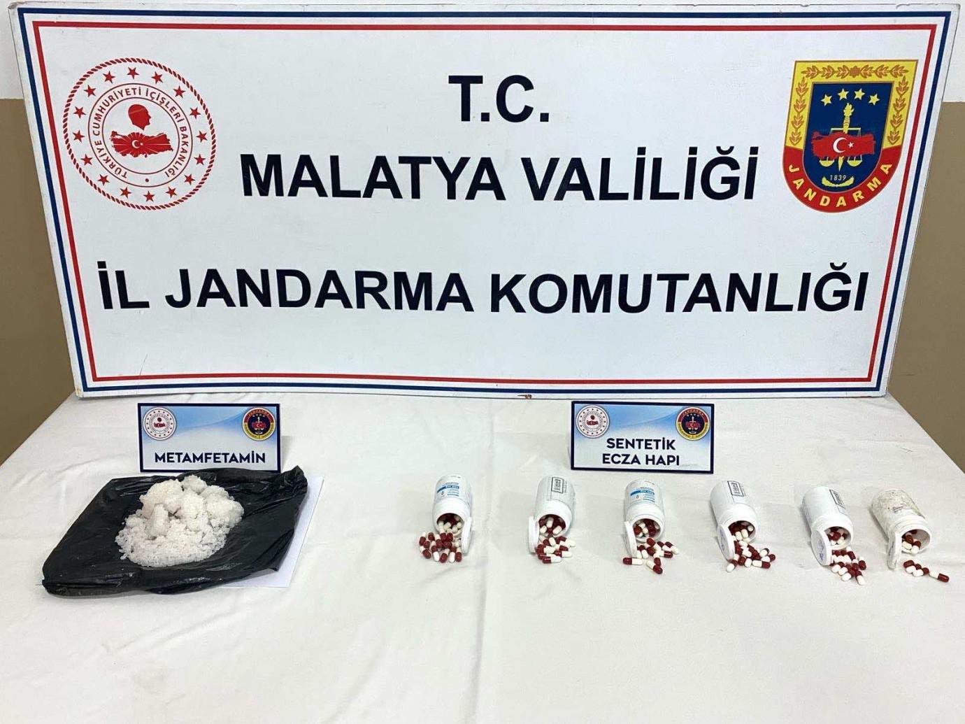 Yeşilyurt’ta Narkotik Operasyonu: Metafetamin ve Sentetik Ecza Ele Geçirildi