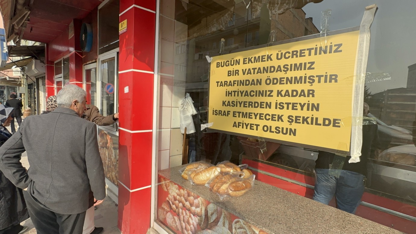 Regaip Kandilinde Anlamlı Hayır: Malatya’da Gün Boyu Ücretsiz Ekmek Dağıtıldı