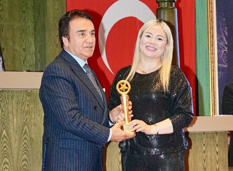 Battalgazi’nin Kadın Muhtarı Ulusal Platformda Ödüllendirildi