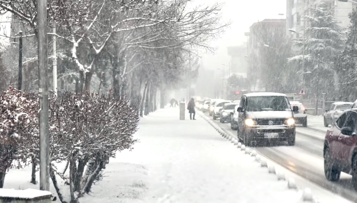 Malatya 2025'e Yoğun Kar Yağışıyla Veda Etti.