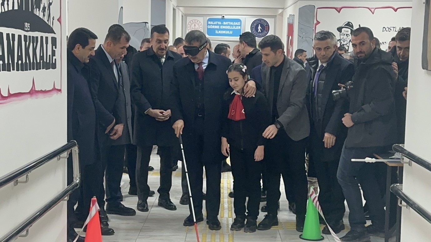Bakan Tekin Malatya’da Görme Engelli Öğrencilerle Bir Araya Geldi