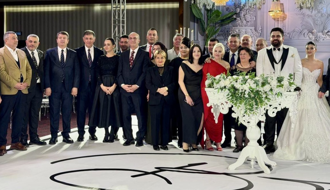 CHP Genel Başkanı Özgür Özel Malatya’da Nikah Şahidi Oldu