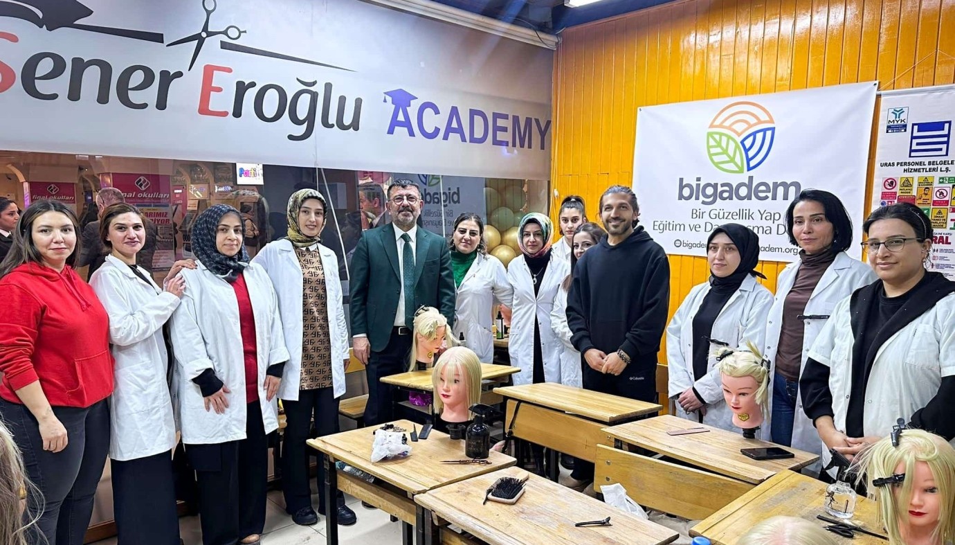 Ağbaba, BİGADEM Kuaförlük Kursunu Ziyaret Etti