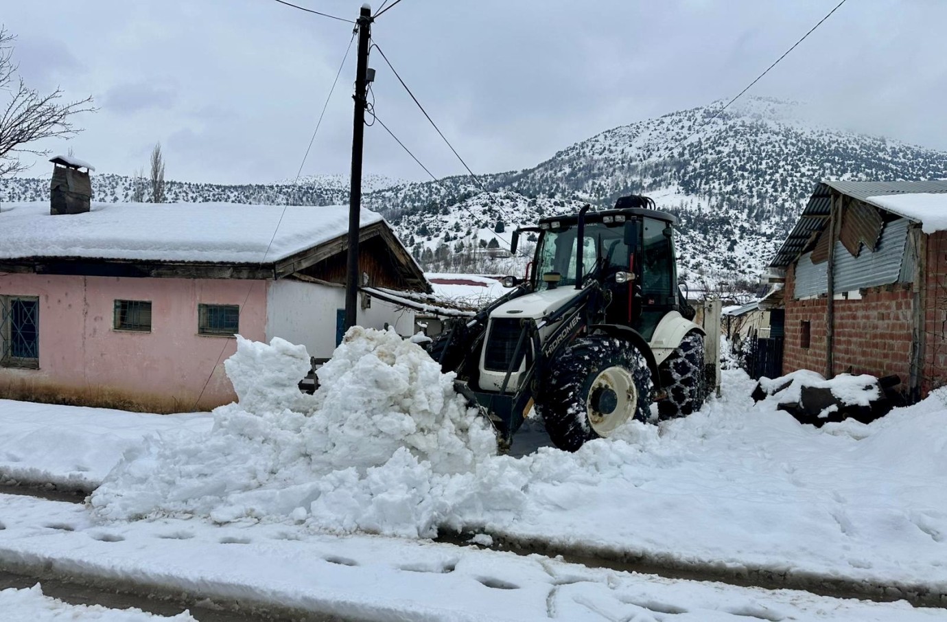 Doğanşehir’de Kar Kalınlığı 60 Santimetreye Ulaştı