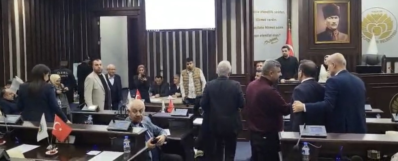 Göçer’in CHP’ye Sert Sözleri Meclis'de Tansiyonu Yükseltti!