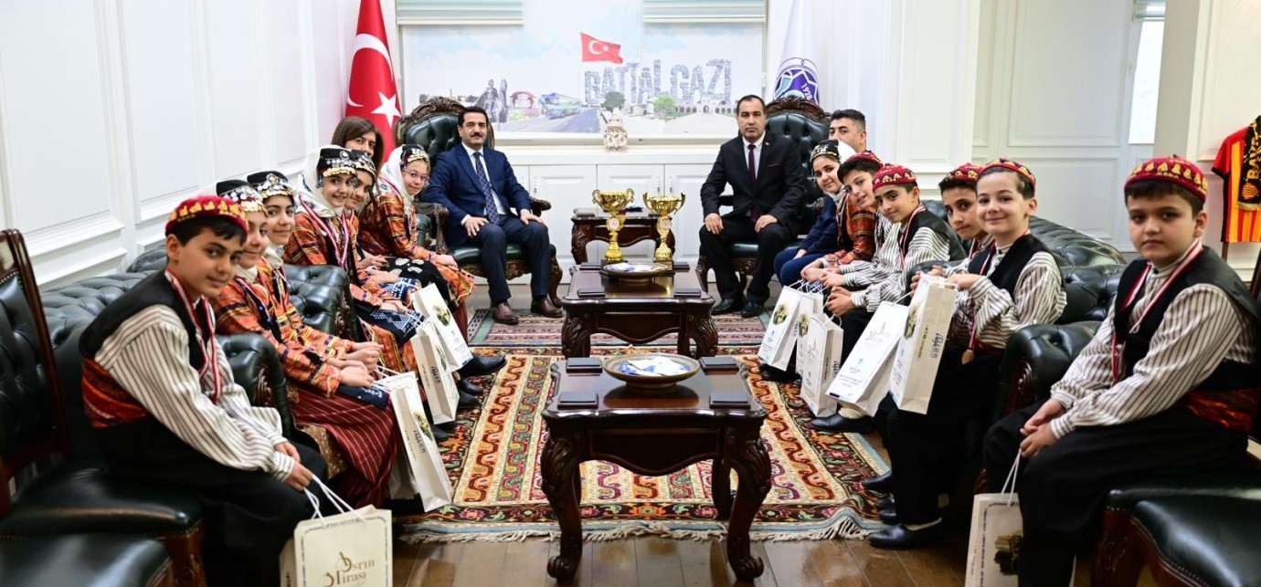 Başkan Bayram Taşkın, İl Şampiyonu Folklor Ekibini Ağırladı