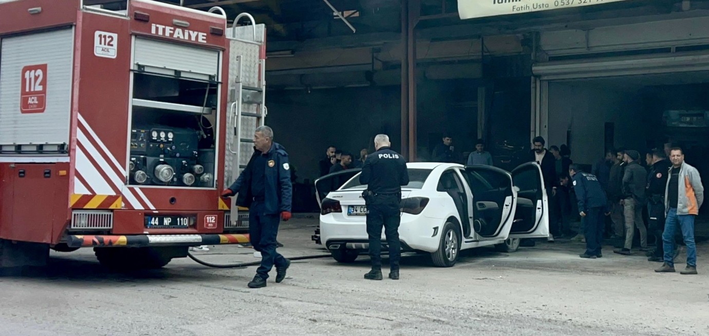 Otomobilde Çıkan Yangın Büyümeden Söndürüldü