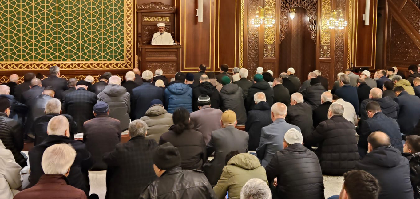 Bayram Namazı Yoğun Katılımla Kılındı