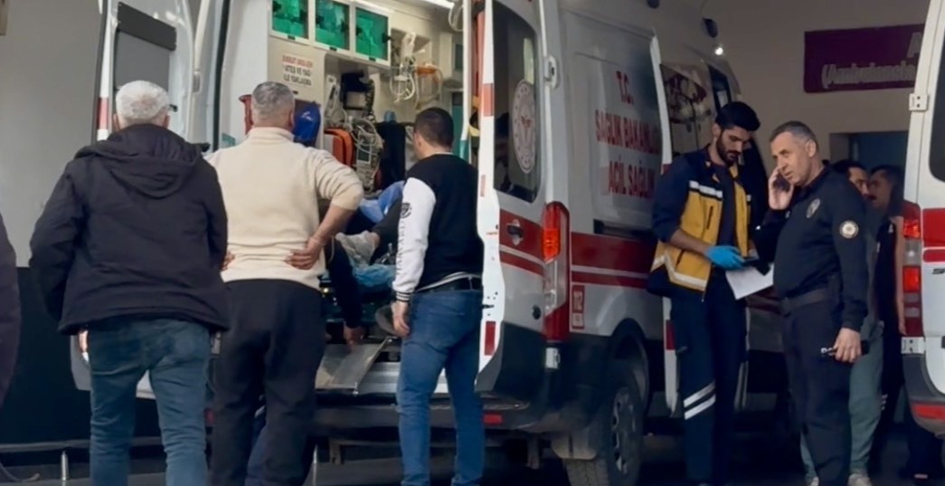 Akrabalar Arasındaki Bıçaklı Kavgada 2 Kişi Yaralandı!