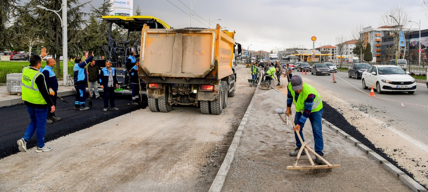 Büyükşehir Belediyesi Çevre Yolu Yan Yollarda Asfalt Çalışmasına Başladı
