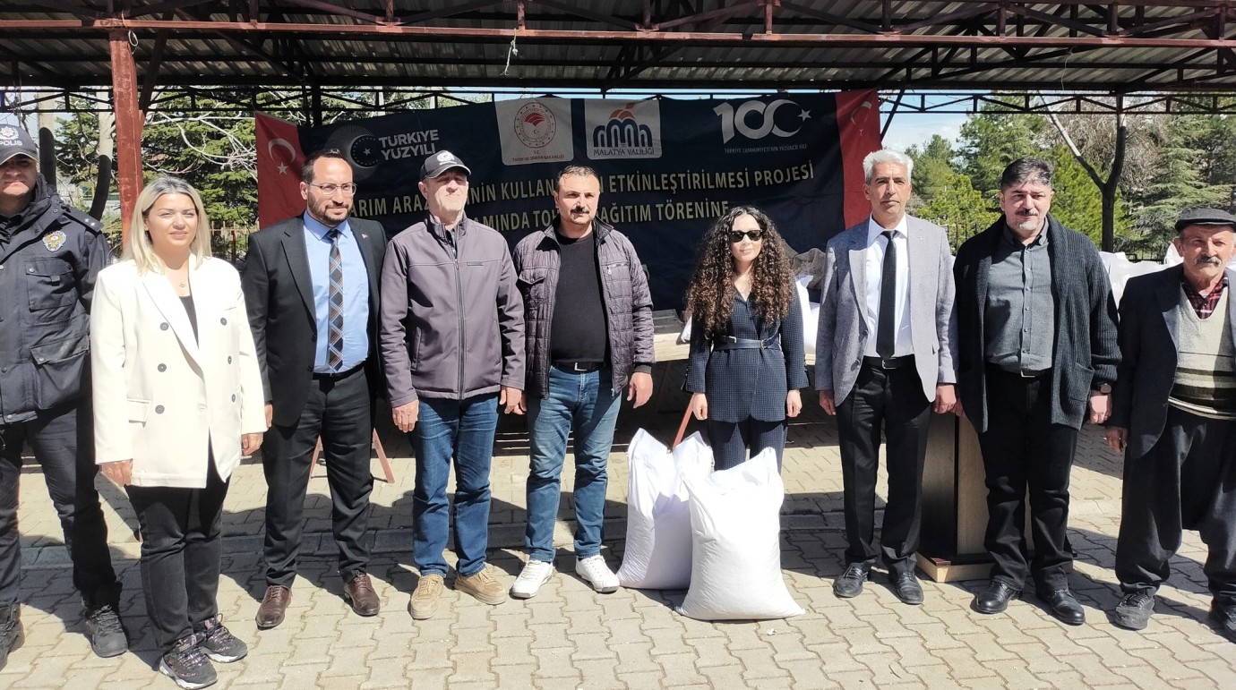 Arguvan’da Üreticiye Nohut Tohumu Dağıtıldı
