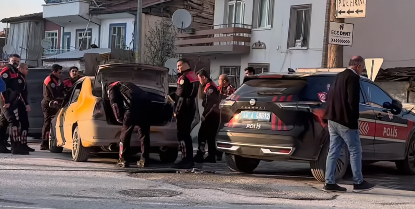 Bıçaklı Kavgada Baba Oğul Yaralandı!