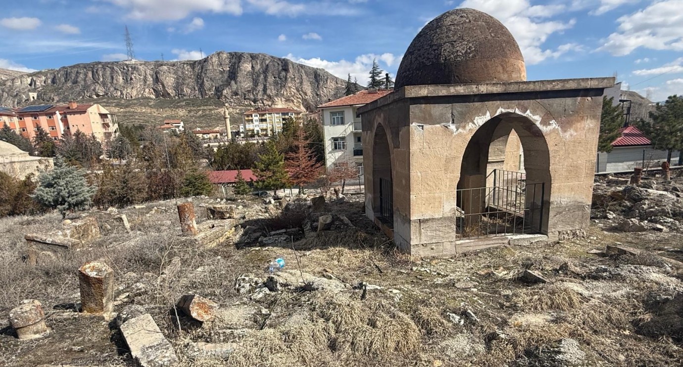 Tarihi Mezarlar İçin Koruma Çağrısı!