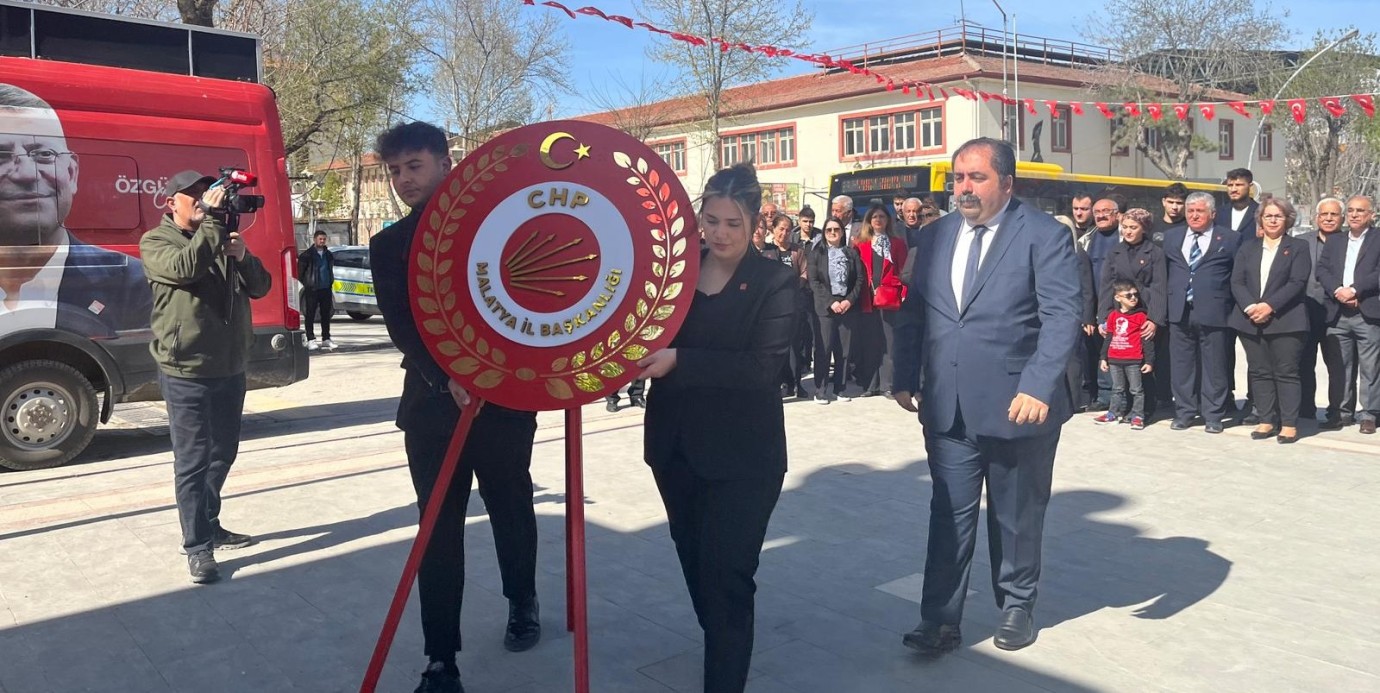 CHP 23 Nisan’da Atatürk Anıtı’na Çelenk Sundu