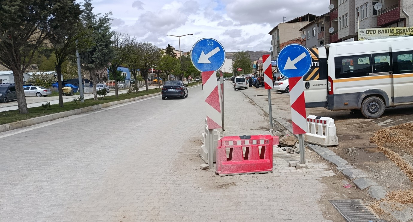 Darende’de Bitmeyen Yol Çalışması Tepki Çekiyor!