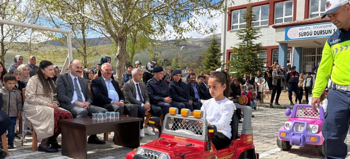 Miniklere Jandarmadan Uygulamalı Trafik Eğitimi