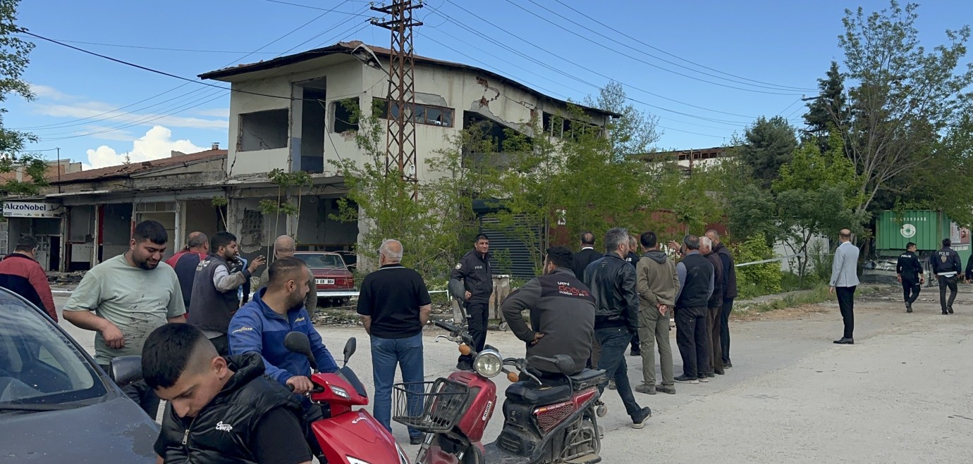 Sanayi Sitesinde Tehlikeli Çökme!