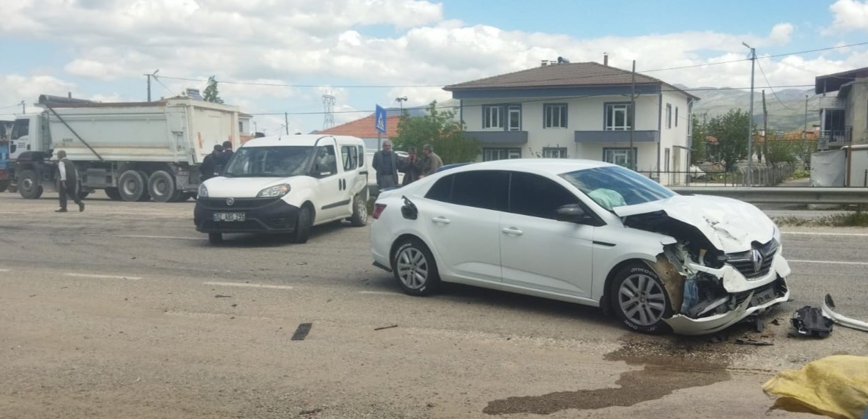 Doğanşehir’de ki İki Araçın Kazasında 2 Kişi Yaralandı!