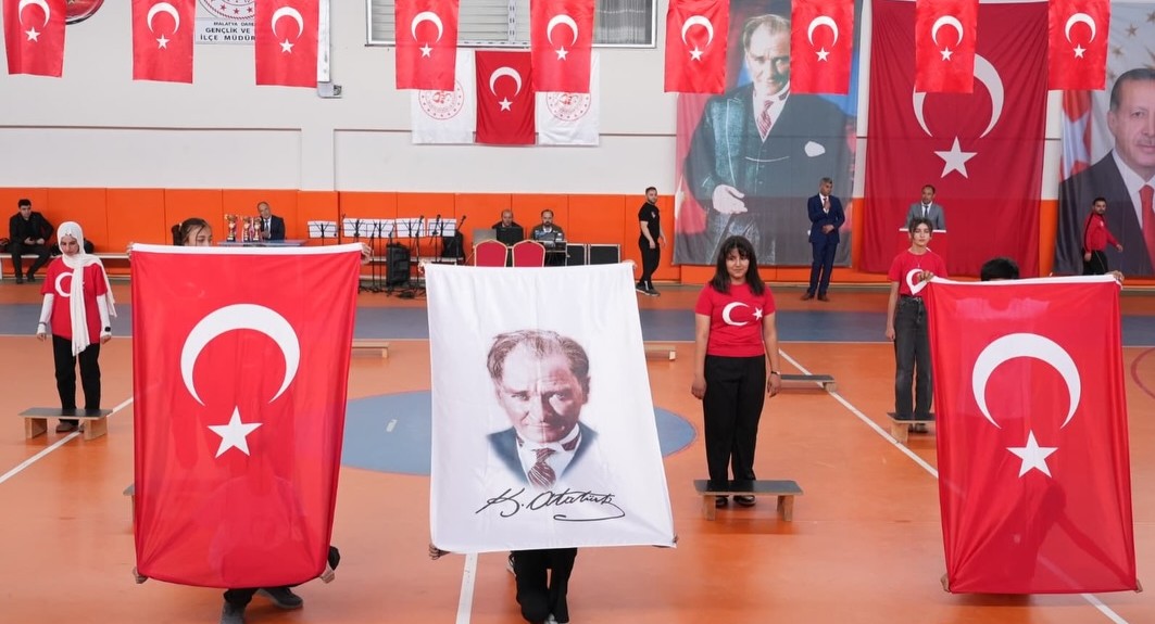 19 Mayıs Coşkusu Darende’de Törenlerle Kutlandı