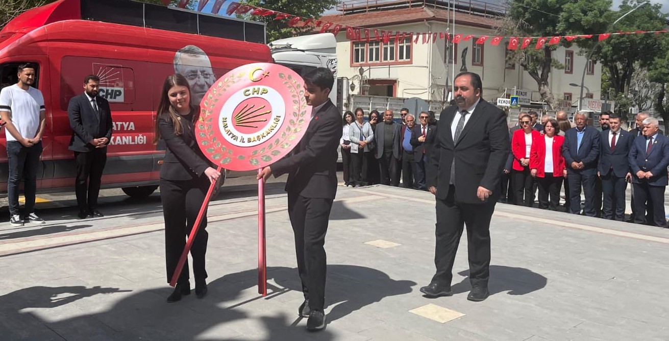 CHP 19 Mayıs’ta Atatürk Anıtı’na Çelenk Sundu
