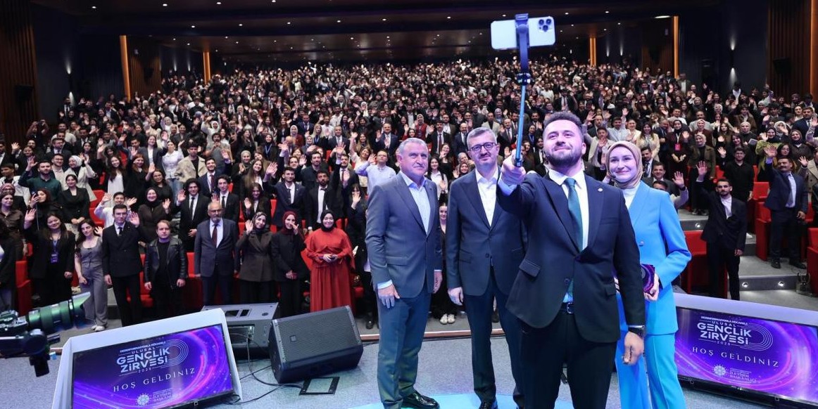 İnönü Üniversitesi Öğrencileri Dezenformasyonla Mücadele Zirvesi’nde Yer Aldı