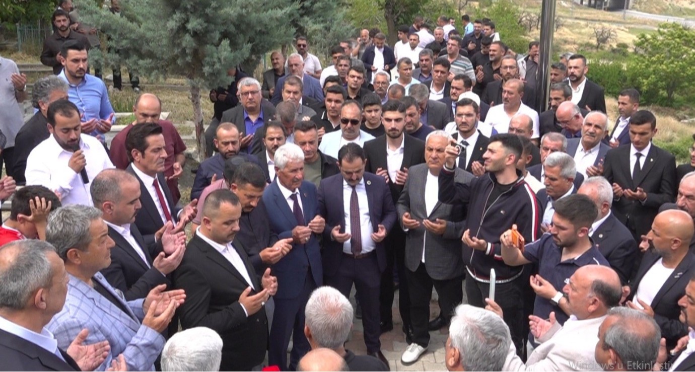 Yeni MHP İl Yönetiminin İlk Ziyareti Ülkücü Şehitliği Oldu
