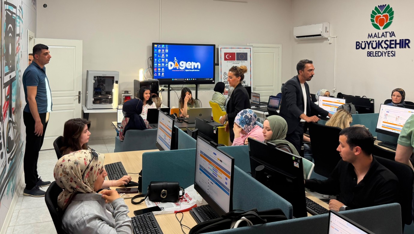 Türk Büro-Sen’den Adaylara Ücretsiz Klavye Kursu 