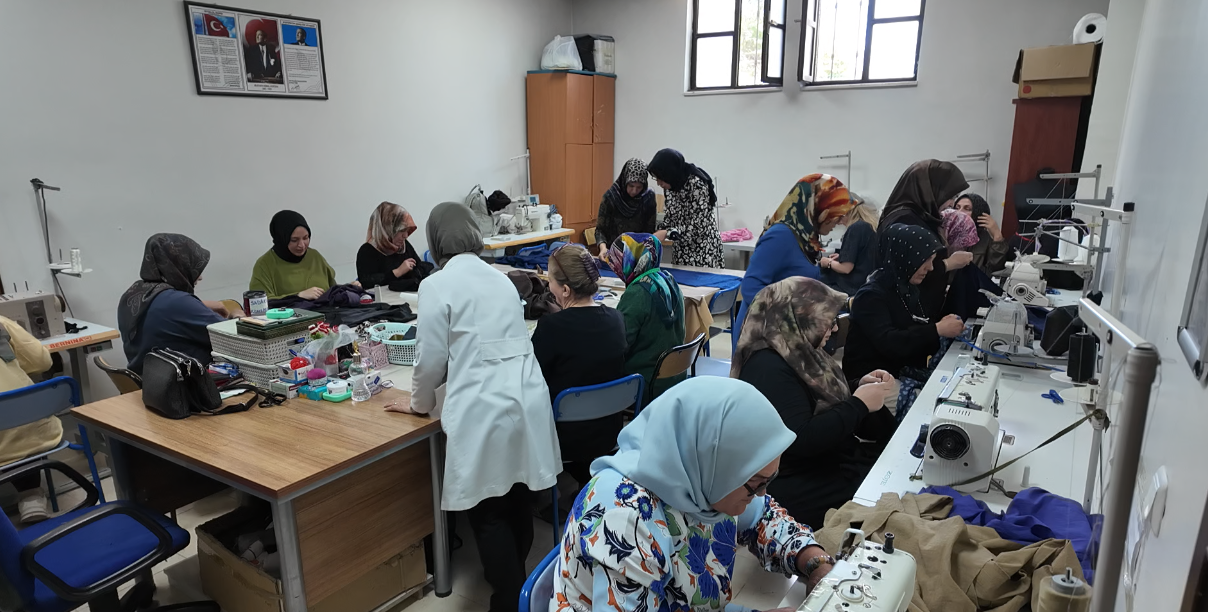 Büyükşehir Belediyesi Hazır Giyim Kursu İle Meslek Ediniyorlar