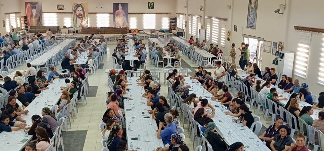 Engüzek Cem ve Kültür Evi’nde Bin Kişilik Aşure Lokması Dağıtıldı!
