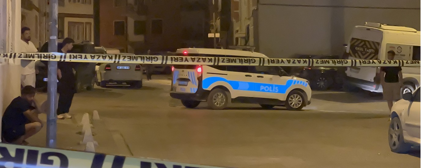 Çatısından Atladı, Hayatını Kaybetti