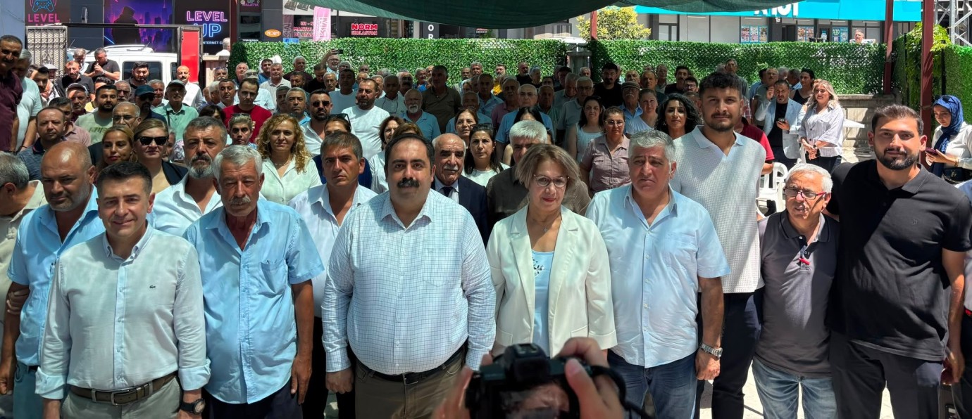 Yeni Parti’ye Yoğun Katılım