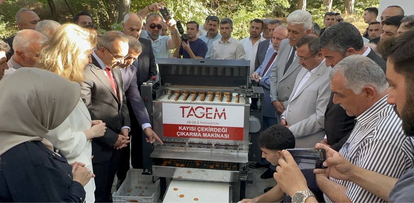 Kayısı Çekirdeği Çıkarma Makinesi Tanıtıldı