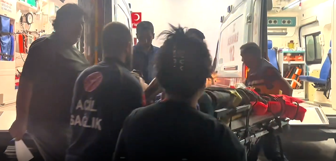 16 Yaşındaki Genç Bıçaklı Kavgada Yaralandı